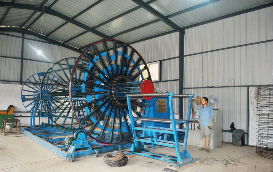 排水管全自動滾焊機實際操作間